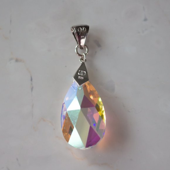 Caroline Neron - Crystal Pendant - Picture 4 of 7
